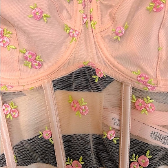 CLEARANCE $80 Victoria’s Secret Angels Floral Embroidery Longline NWT - Picture 4 of 4